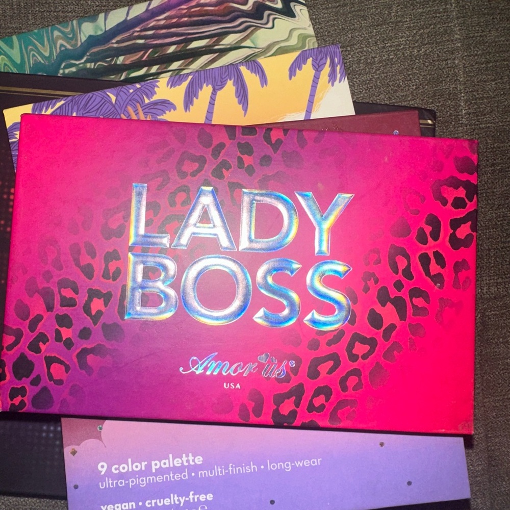 Pretty eyeshadow palette